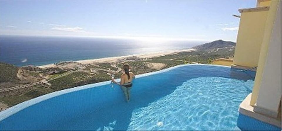 Infinity Pool & Pacific ocean view