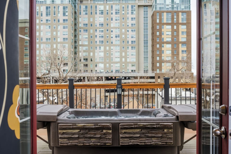 Rooftop | Private spa tub