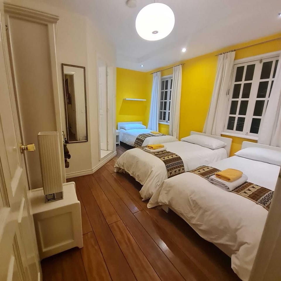 Triple Room | In-room safe, WiFi (free), bed sheets
