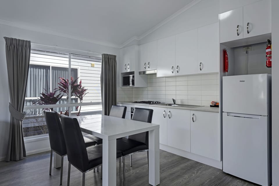 Electric kettle, dining table