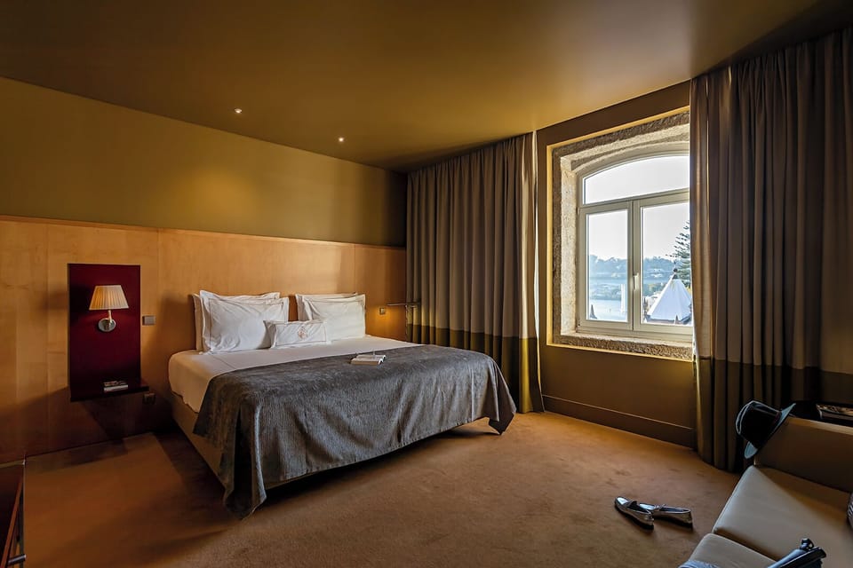 Executive Double or Twin Room | Minibar, in-room safe, desk, blackout drapes