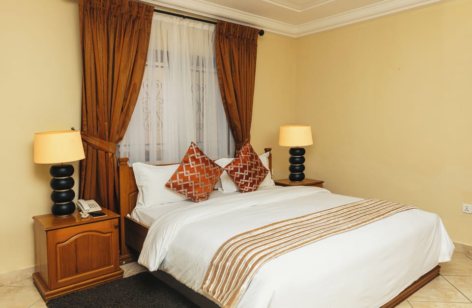 Standard Double Room | Minibar, in-room safe, desk, laptop workspace