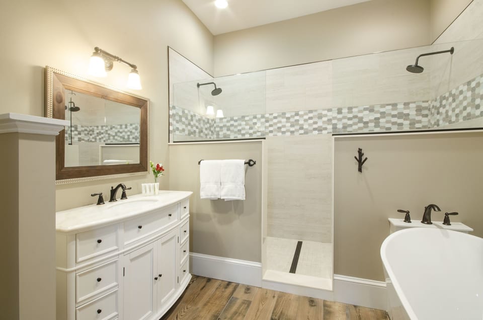 Room (The Fall Cottage) | Deep soaking bathtub