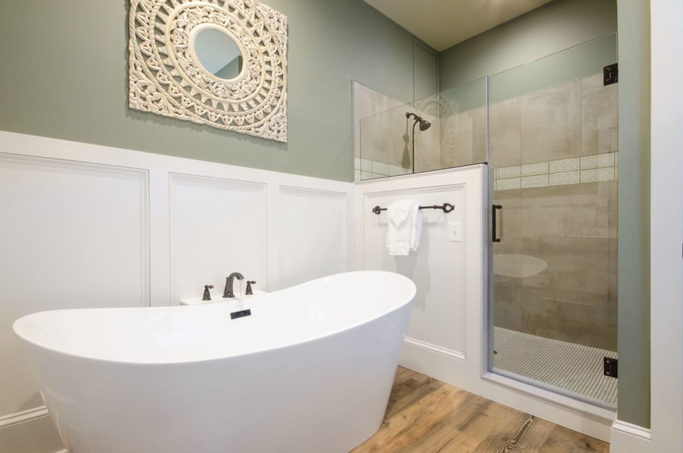 Room (The Winter Cottage) | Deep soaking bathtub