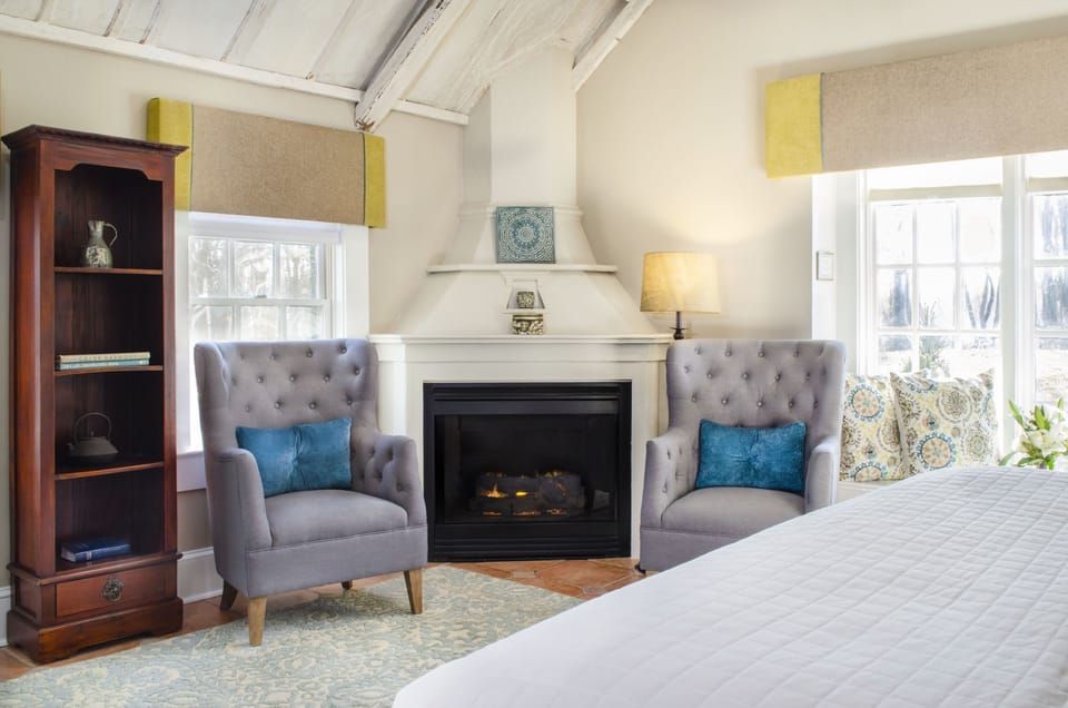 Room (The Spring Cottage) | Premium bedding, desk, iron/ironing board, free WiFi