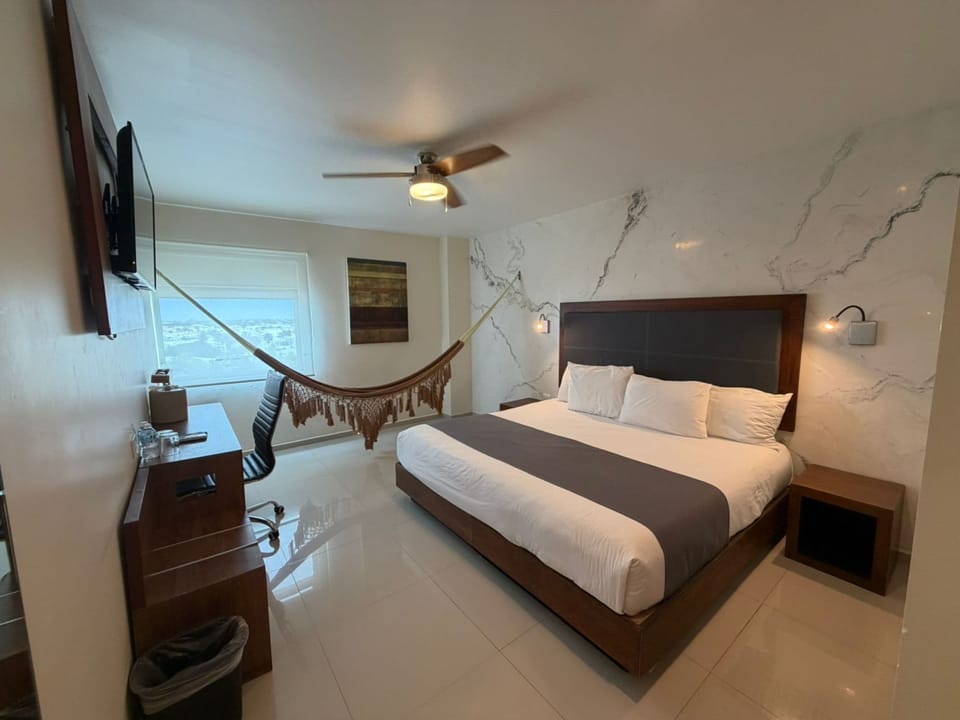 Luxury Room, 1 King Bed | Down comforters, pillowtop beds, in-room safe, desk