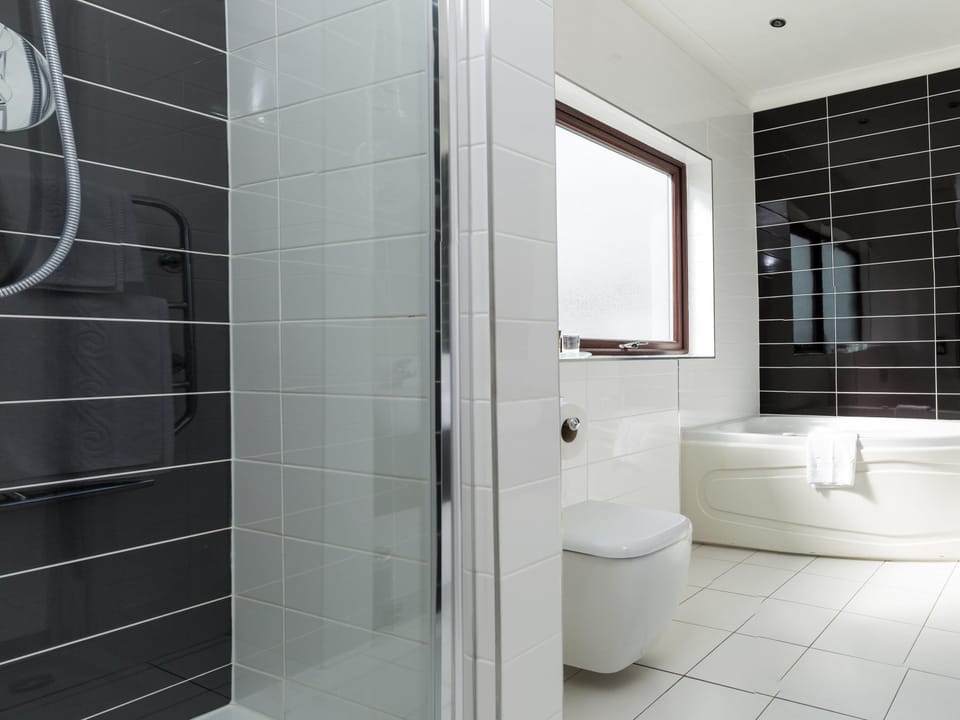 Superior Room, 1 King Bed | In-room safe, desk, soundproofing, iron/ironing board