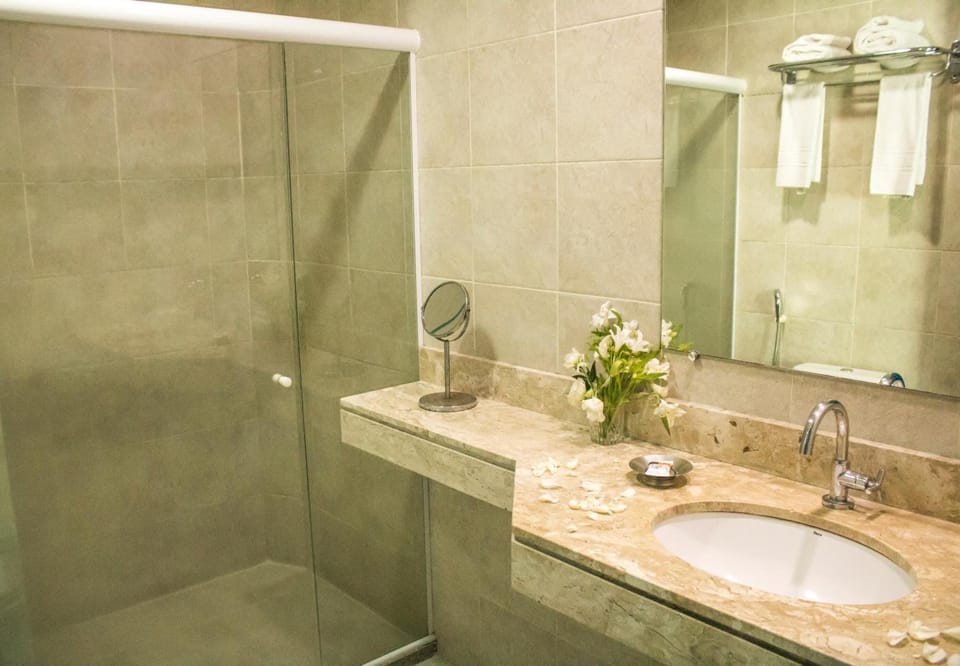 Shower, towels