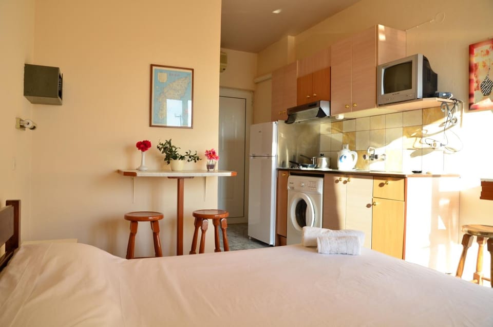 Egyptian cotton sheets, premium bedding, in-room safe, laptop workspace