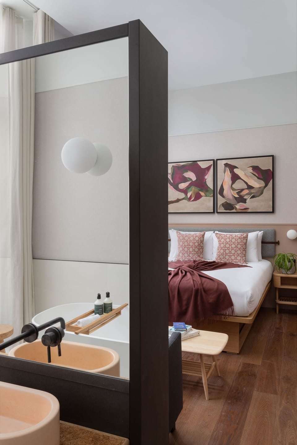 In-room safe, soundproofing, iron/ironing board, free WiFi