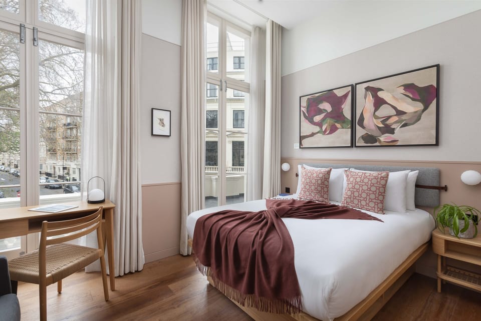 In-room safe, soundproofing, iron/ironing board, free WiFi