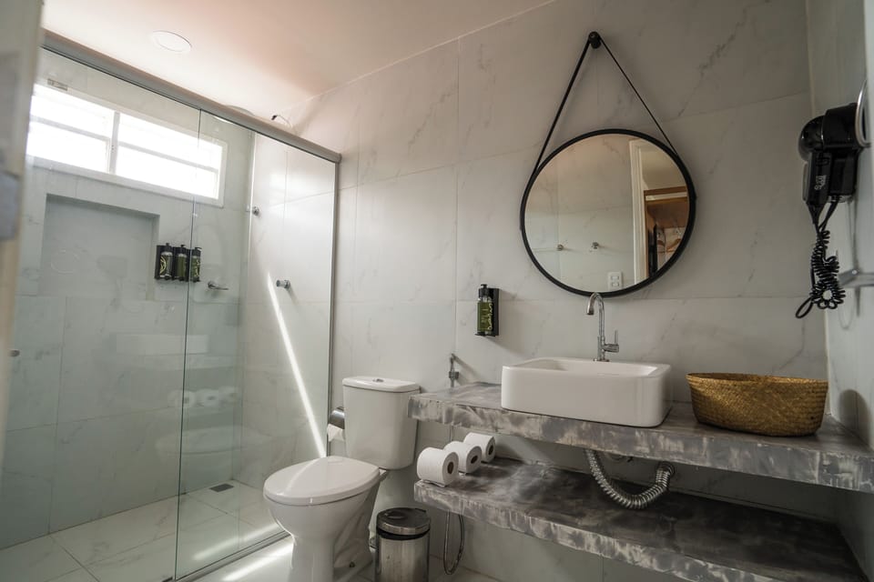 Bangalo Delux com Banheira | Bathroom | Shower, towels
