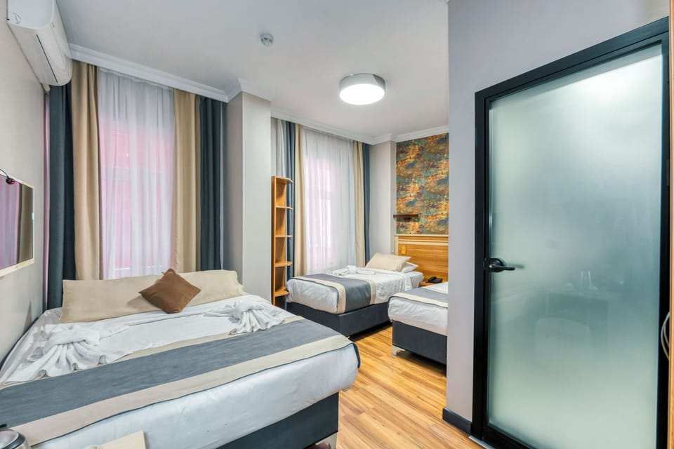 Family Room | Minibar, in-room safe, individually decorated, individually furnished