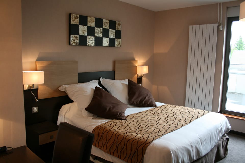 Premium bedding, memory foam beds, in-room safe, individually decorated
