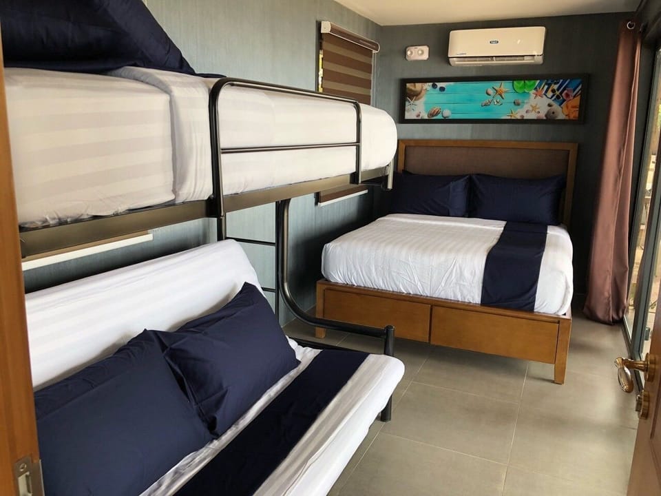 Minibar, in-room safe, blackout drapes, bed sheets