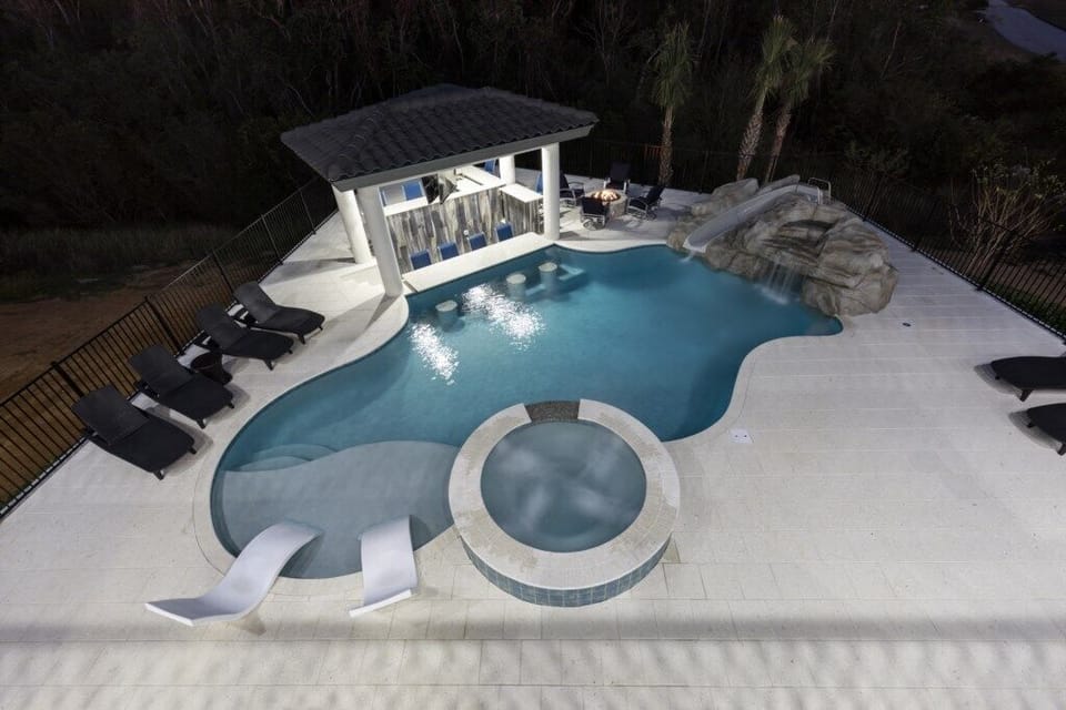 Swim up bar! Water slide and jacuzzi!!