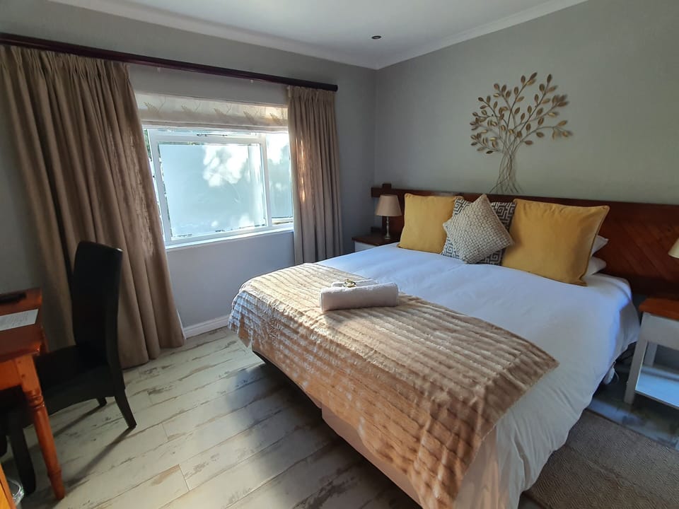 Standard Double or Twin Room, 1 Bedroom | Premium bedding, minibar, in-room safe, desk
