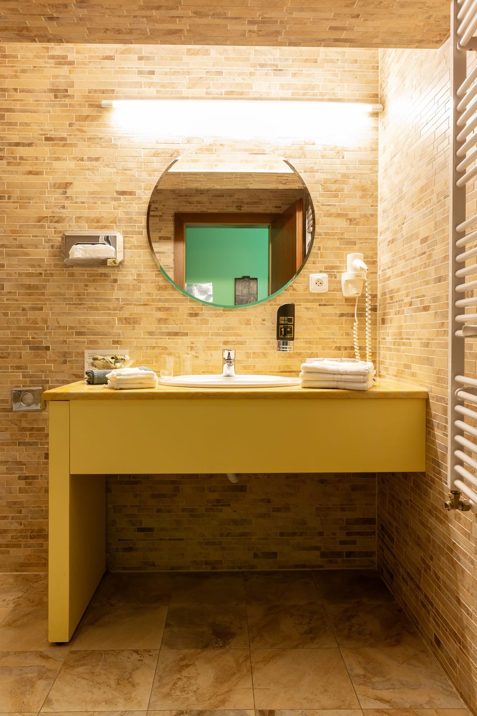 Superior Apartment, 1 King Bed with Sofa bed, Non Smoking, City View | Bathroom | Towels