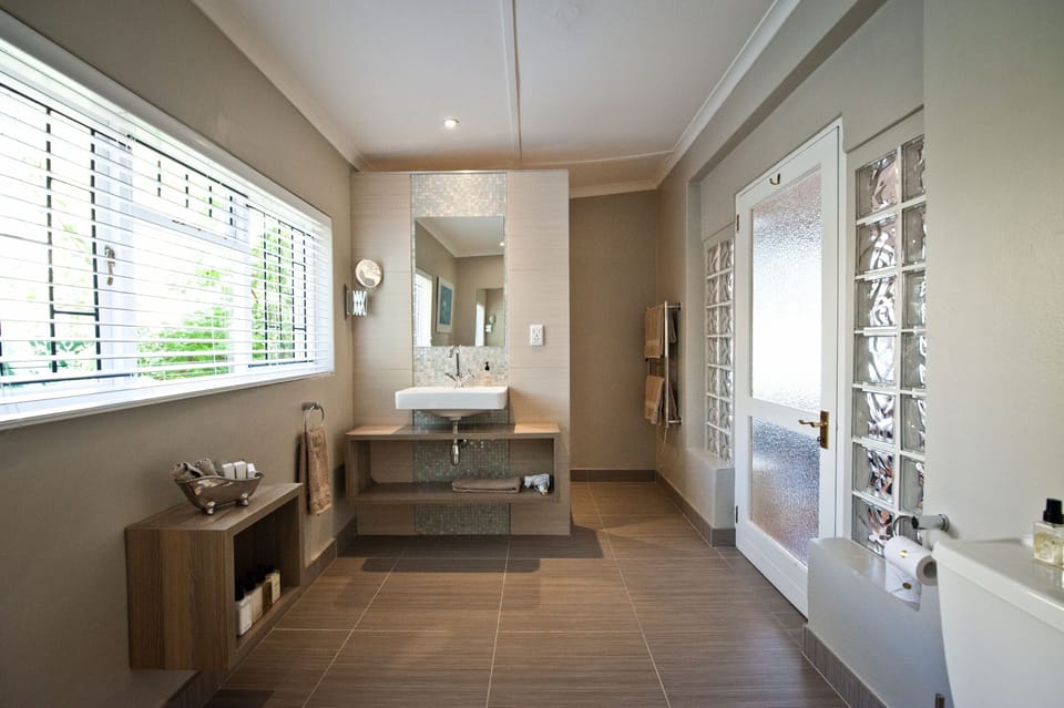 Deluxe Double Room (Suite) | Bathroom | Shower, designer toiletries, hair dryer, bathrobes