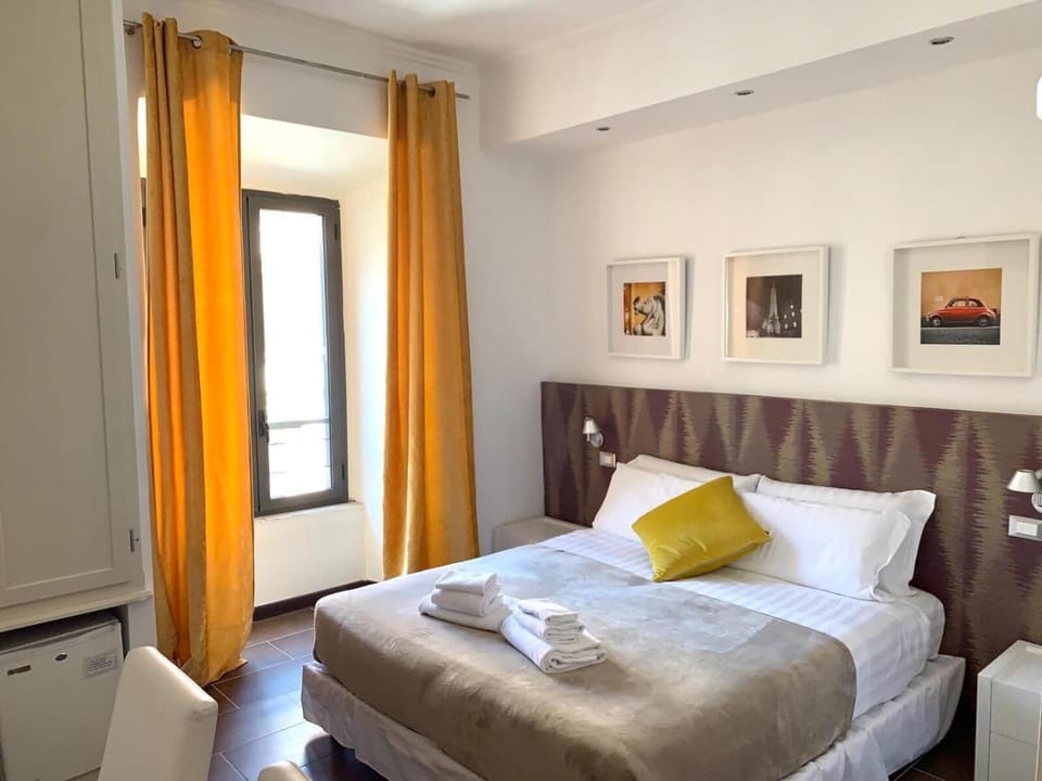 1 bedroom, premium bedding, minibar, in-room safe