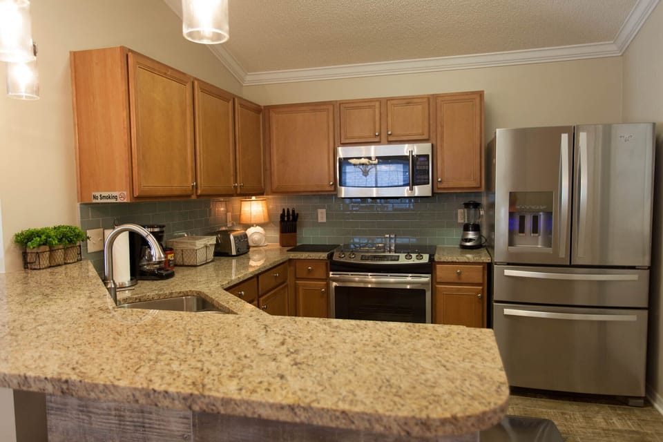  EQUIPPED KITCHEN