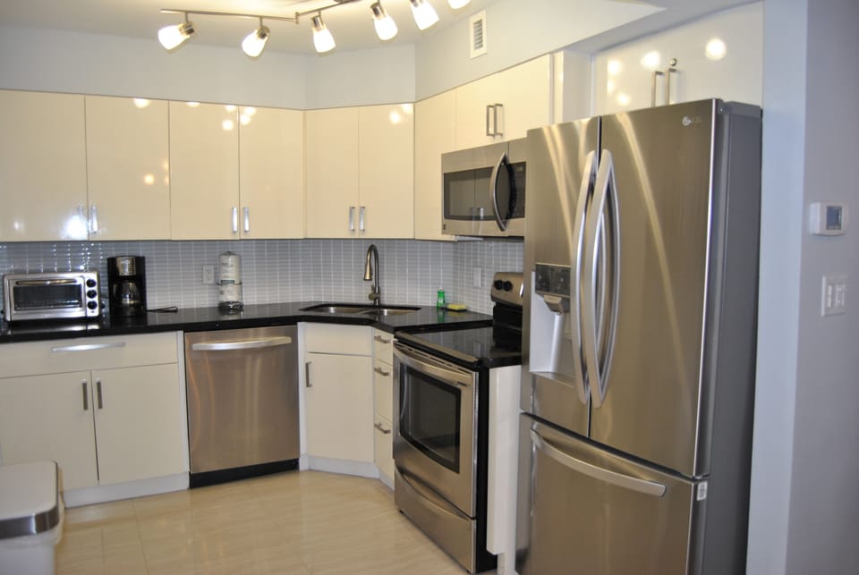 Fully equipped kitchen.