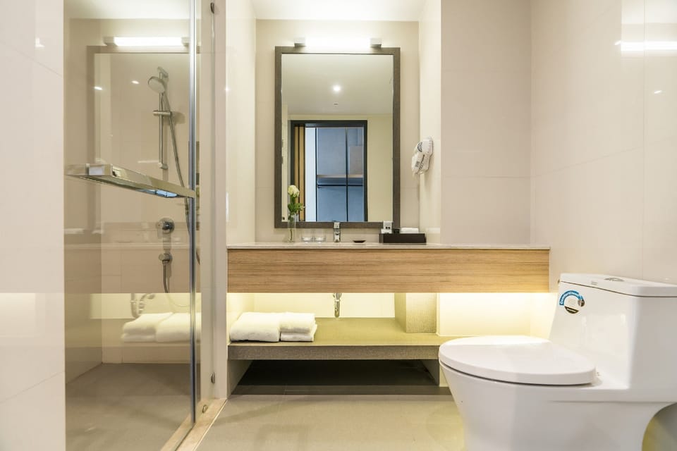 Family Room | Bathroom | Free toiletries, hair dryer, slippers, bidet