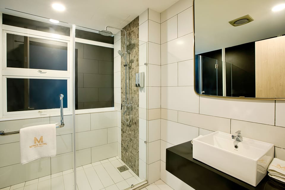 Presidential Suite, 1 Queen Bed, Non Smoking | Bathroom | Shower, free toiletries, towels