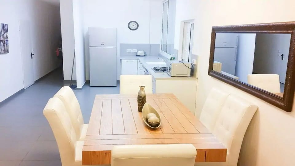 Classic Apartment, Multiple Beds, Non Smoking | Private kitchen | Fridge, microwave, oven, stovetop