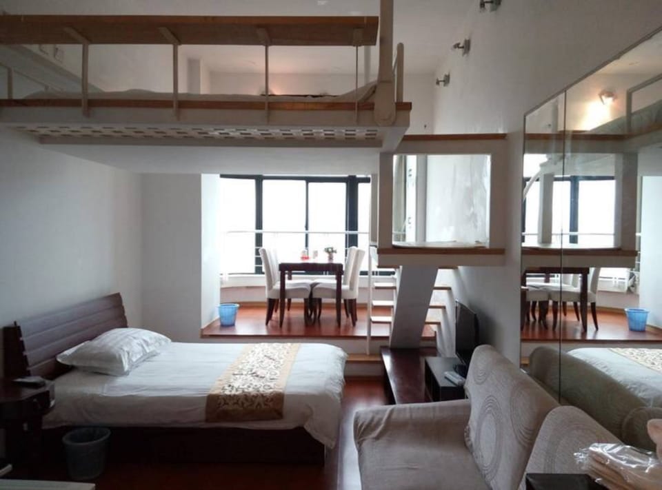 Family Loft | Desk, blackout drapes, free WiFi, bed sheets