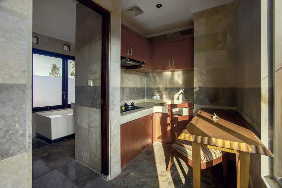 Deluxe Suite | Desk, iron/ironing board, free WiFi, bed sheets