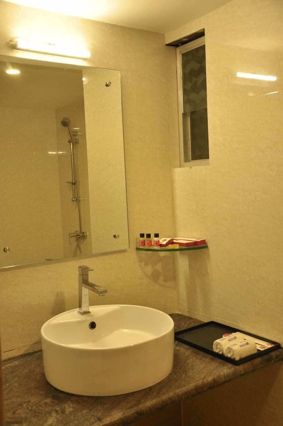 Shower, towels