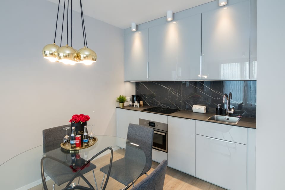 Deluxe Apartment, 1 Queen Bed with Sofa bed, Accessible | Private kitchen | Coffee/tea maker, fridge, microwave, oven
