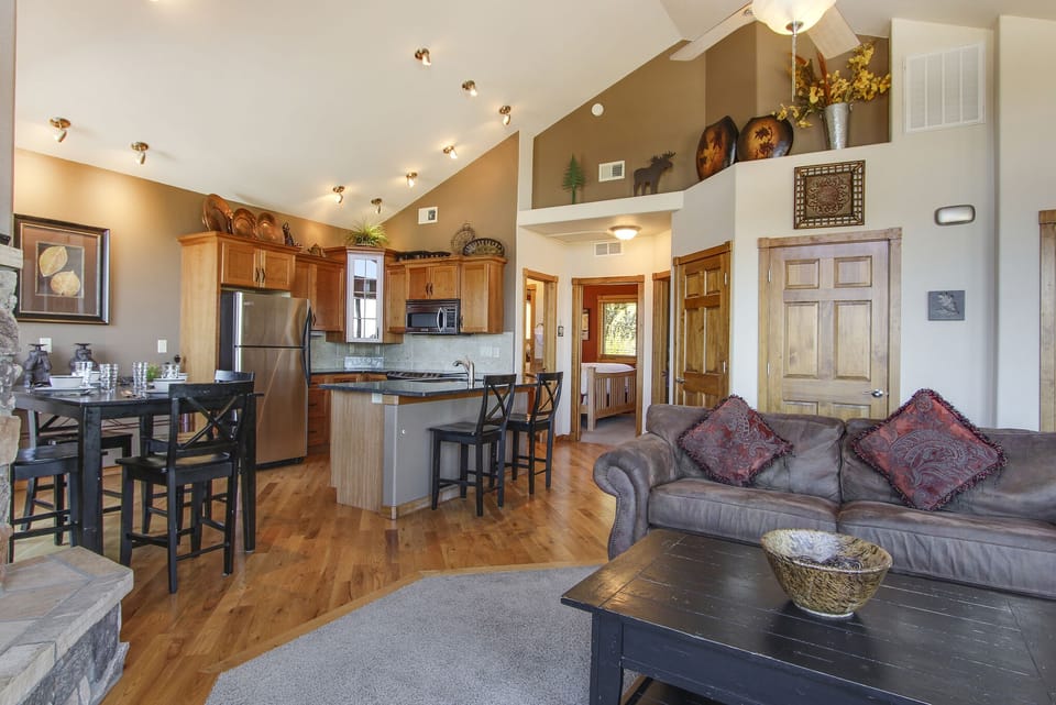 Condo, 2 Bedrooms | Living area | TV