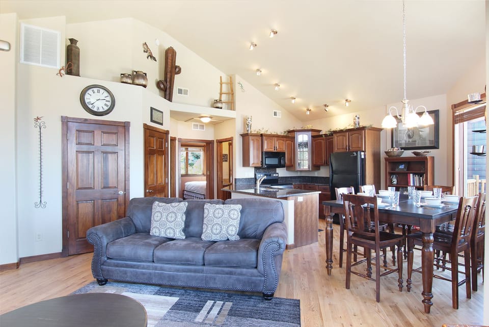 Condo, 2 Bedrooms | Interior