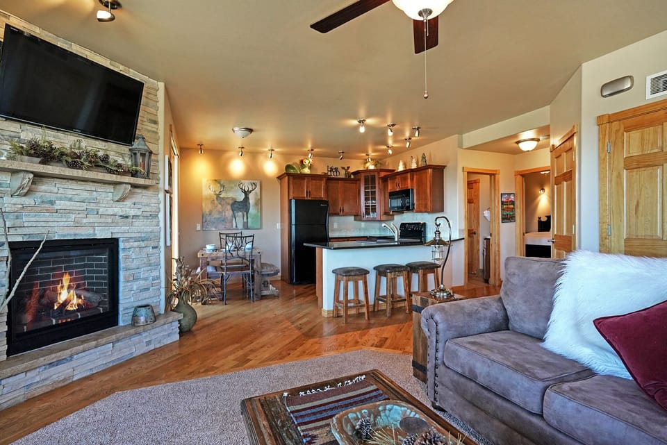 Condo, 2 Bedrooms | Interior