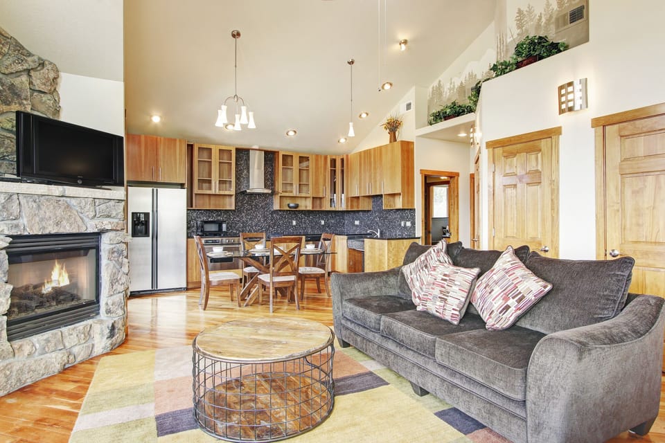 Condo, 2 Bedrooms | Interior