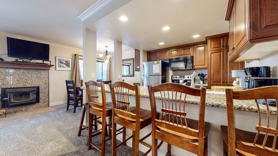 Condo, 2 Bedrooms | Private kitchen | Fridge, microwave, oven, dishwasher