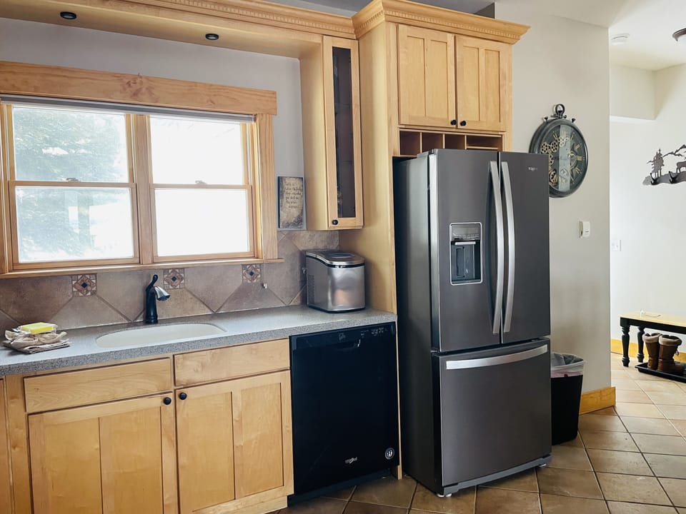 Condo, 3 Bedrooms | Private kitchen | Fridge, microwave, oven, dishwasher