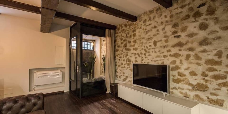 Studio Suite, Ground Floor | Living area | Flat-screen TV
