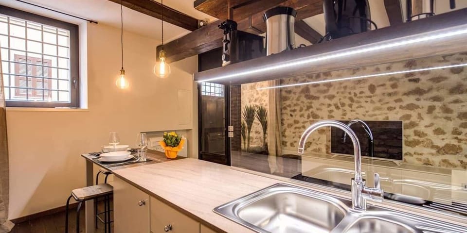 Studio Suite, Ground Floor | Private kitchenette | Fridge, microwave, oven, stovetop