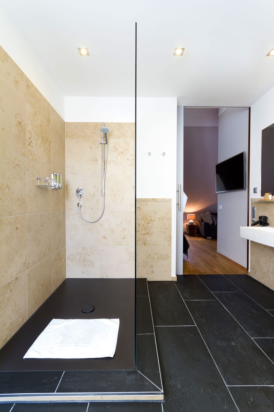 Junior Suite | Bathroom shower