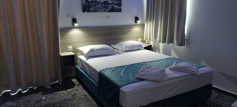 Standard Double Room, Sea View | In-room safe, soundproofing, iron/ironing board (on request)