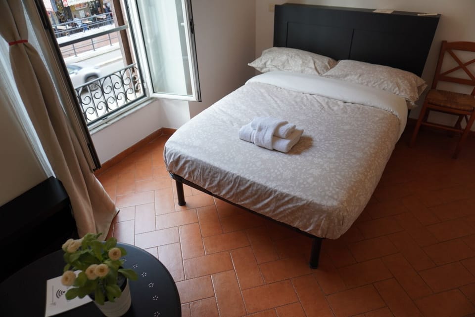 Jack Single Room | Desk, blackout drapes, soundproofing, free WiFi