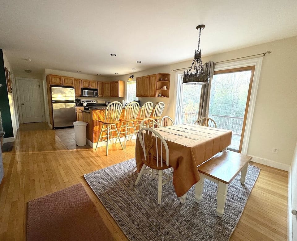 Dining area into kitchen