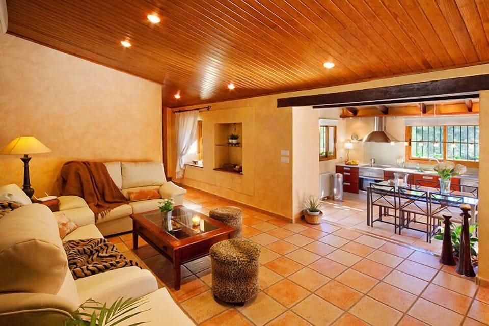 Salon / lounge and dining area