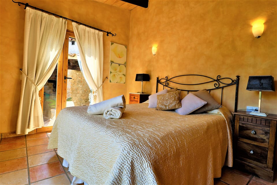 Mainroom with doble bedroom