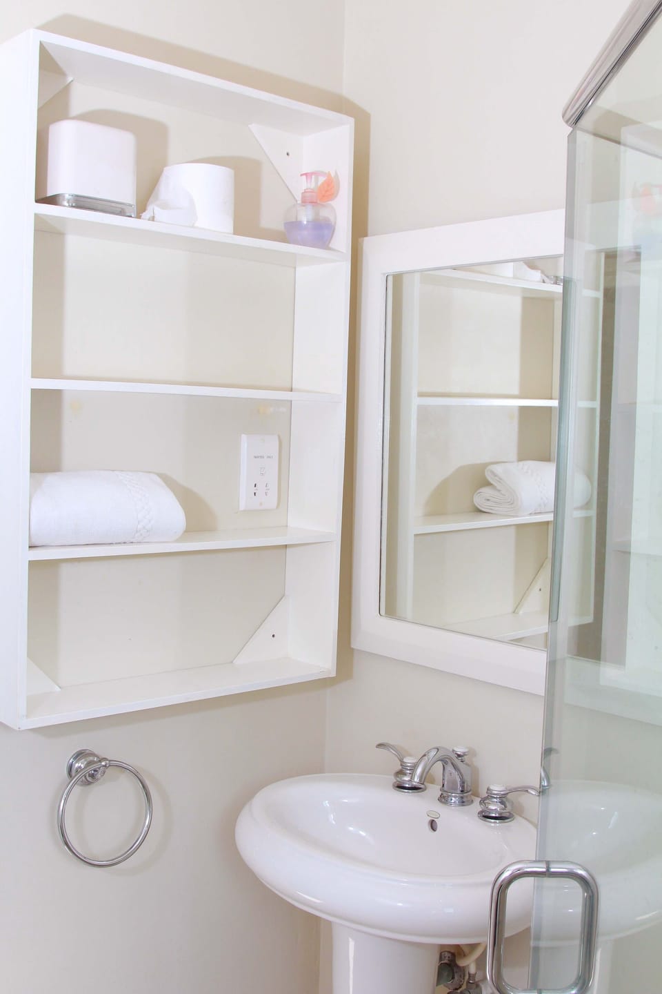 Guest bathroom.