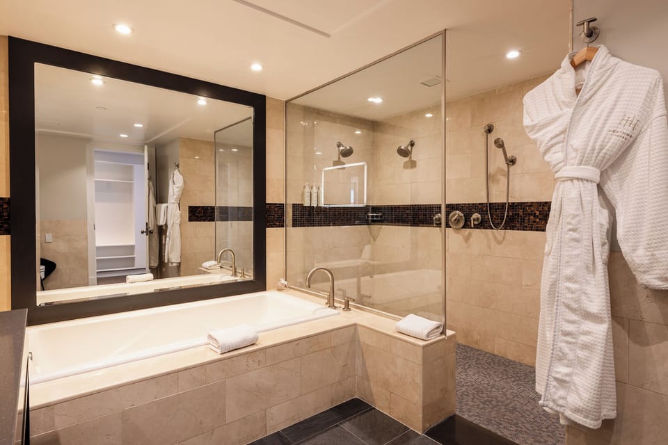 Penthouse (Suite) | Bathroom | Designer toiletries, hair dryer, bathrobes, slippers