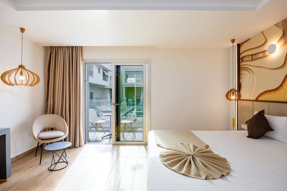 Family Double or Twin Room | In-room safe, soundproofing, WiFi (free), bed sheets